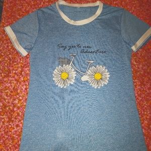Daisy Bike Print Crewneck Graphic Tee Size Medium